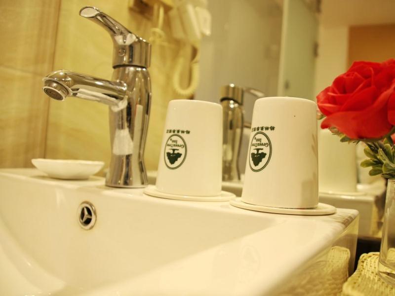 Greentree Inn Zhejiang Ningbo South Railway Station Express Hotel Экстерьер фото