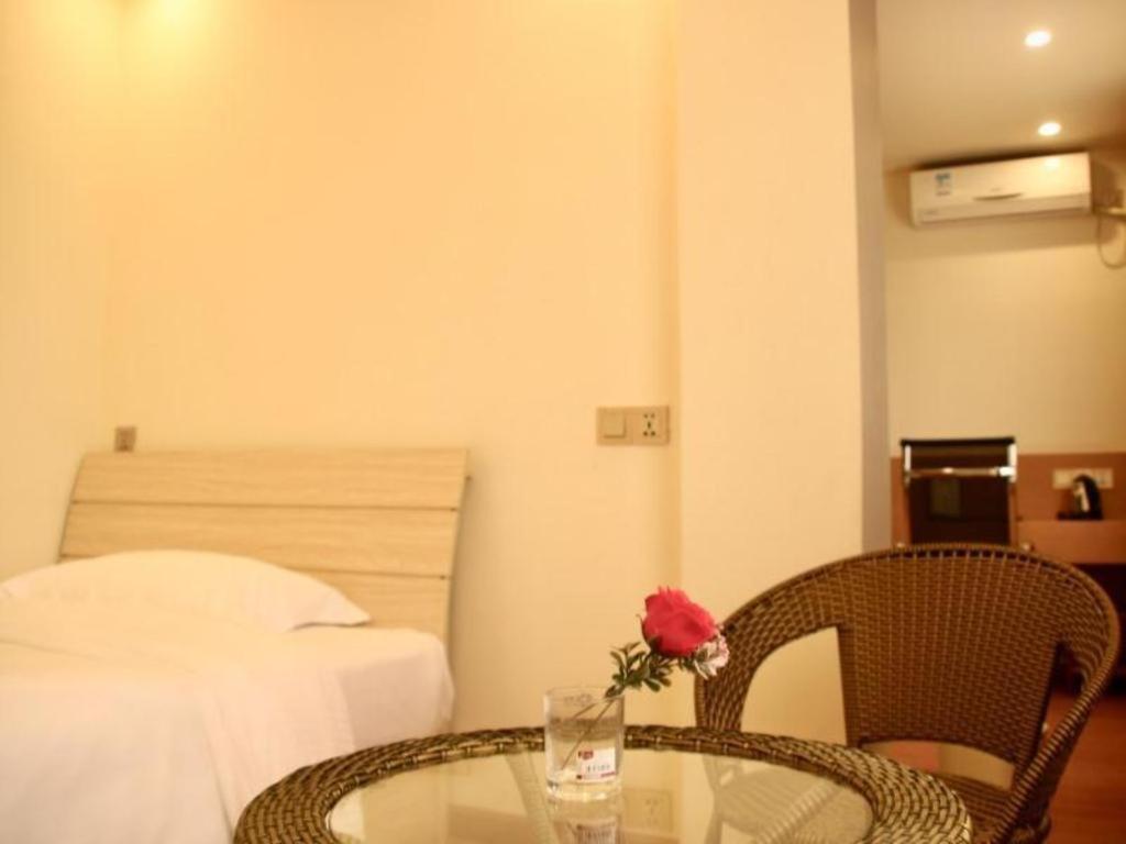 Greentree Inn Zhejiang Ningbo South Railway Station Express Hotel Экстерьер фото