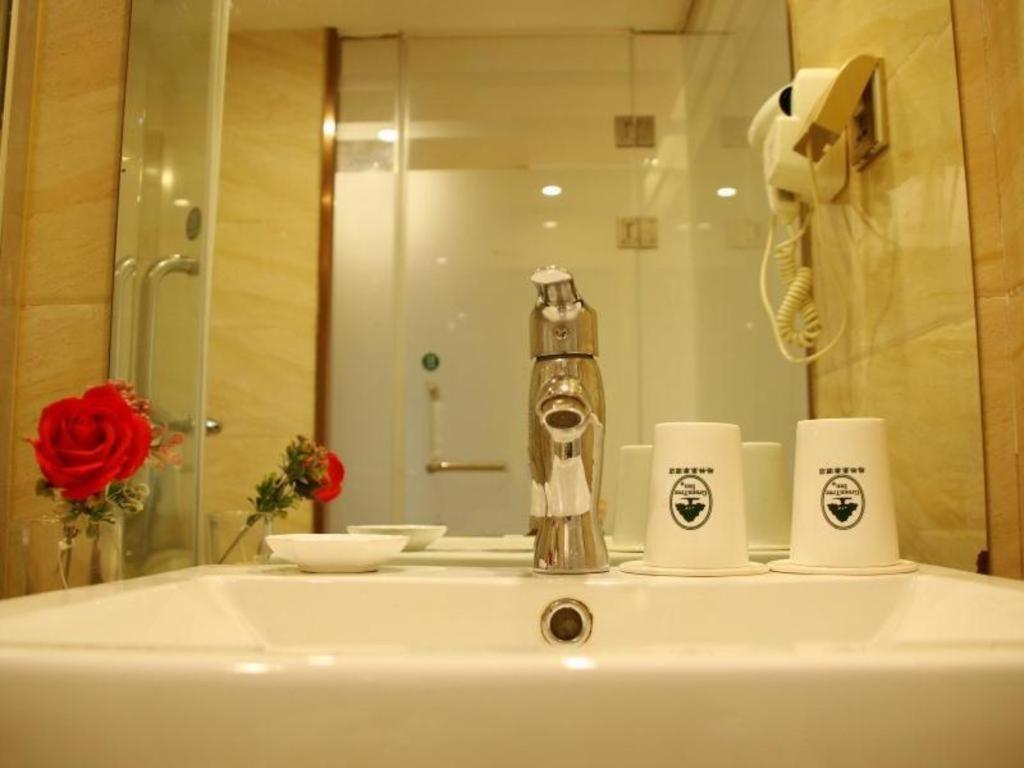 Greentree Inn Zhejiang Ningbo South Railway Station Express Hotel Экстерьер фото